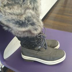 New Women's Snow Boots Sz 7 ...$22