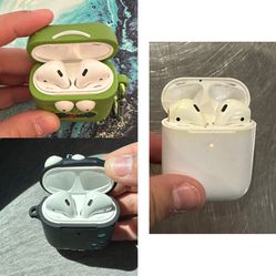 3 Pairs Of Apple AirPods 