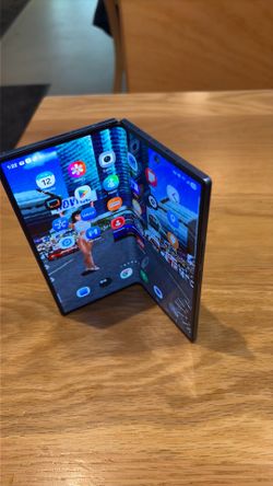 Z Fold 7  512 gb $650