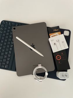 Apple IPad Air 5th Generation (10.9” Liquid Retina/ M1 chip / 2022 Model) 64GB with pen, keyboard case & Accessories