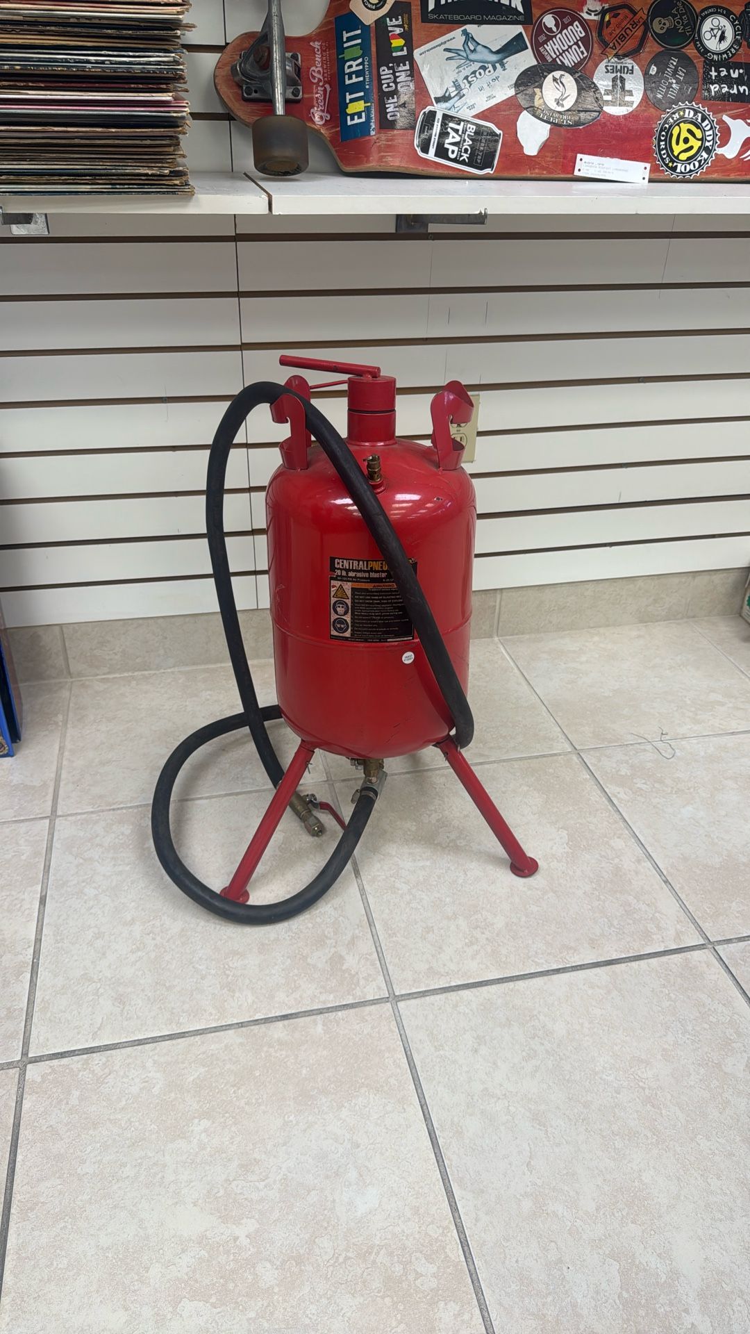 20lb Central Pressurized Abrasive Blaster