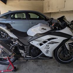 2017 Kawasaki Ninja 300 ABS | $4,300