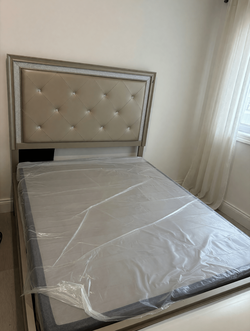 3-Year-Old Queen Bedroom Set – Silver, Includes Mattress - Henderson, NC