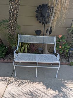 Patio Metal Bench (Patio  Banca de Fierro)