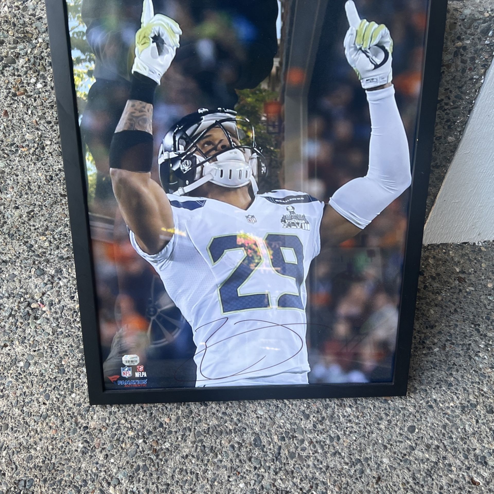 Signed Earl Thomas Super Bowl Photo