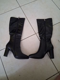 Black Knee-High Heeled Boots with Side Zip size 9
