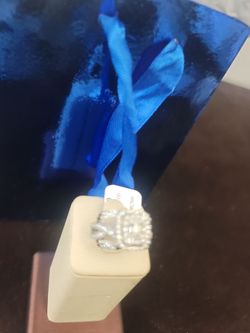 Ladies beautiful cluster ring