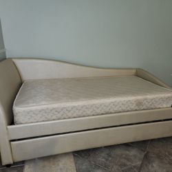 Twin Day Bed / Pullout  Bed