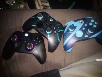 Lot of 3 Xbox Wireless Controllers