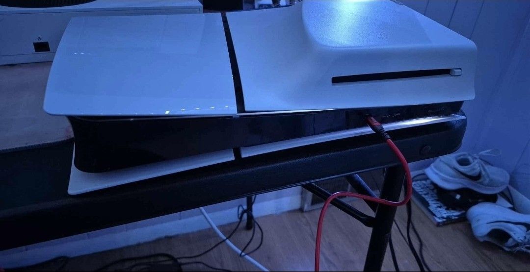 PS5 WITH DISC DRIVE, 2 CONTROLLERS