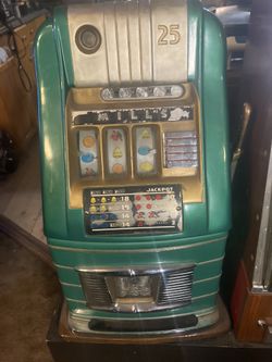 Vintage Slot Machine I Believe It’s A MILLS MAYBE A 40s