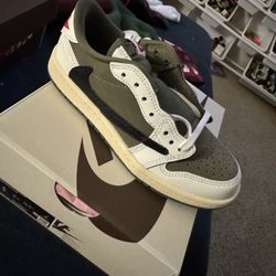 Travis Scott’s Reverse Olives Sz 1.5 Youth