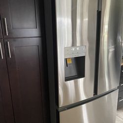 Refrigerator  Insignia 