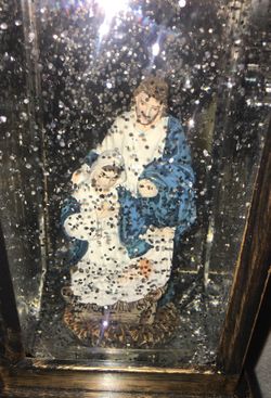 Snow globe plays silent night