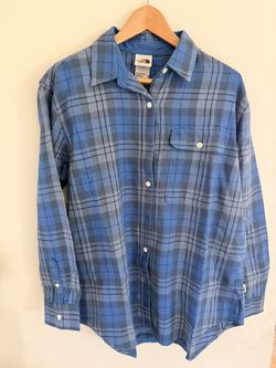 The North Face Women Shirt. NEW
