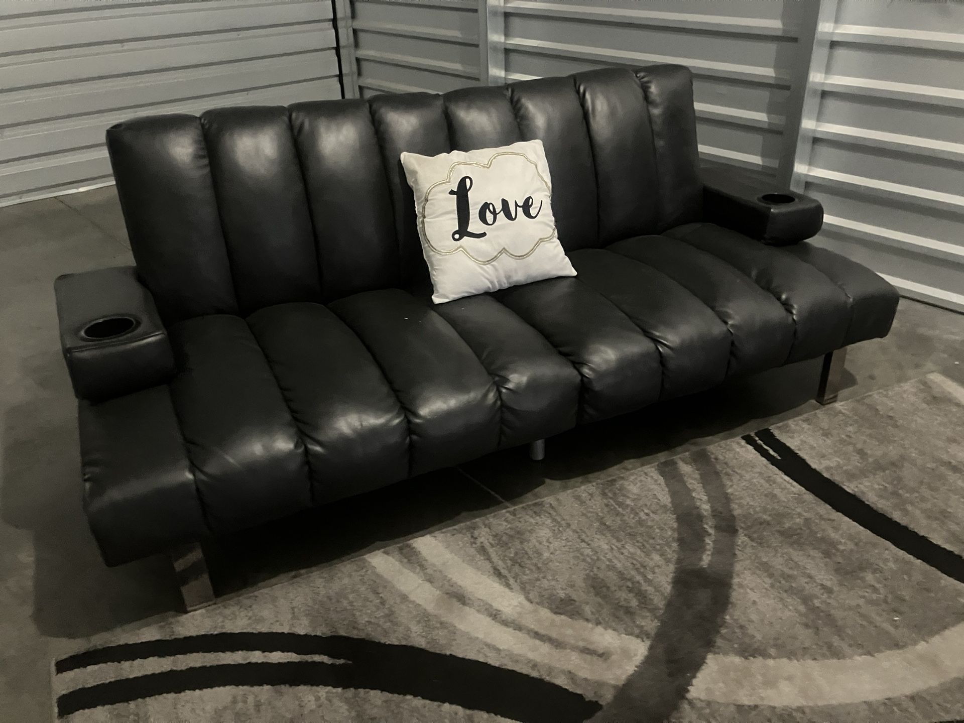 DELIVERY 🚚😀Full-size futon sofa bed
