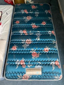 Twin size mattress with a bed box