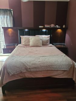 5 Piece Illuminating Headboard Bedroom Set