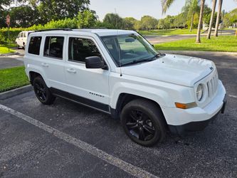 2015 JEEP PATRIOT LATITUDE ( It’s really clean)