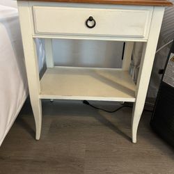 Wood side/end table/nightstand 