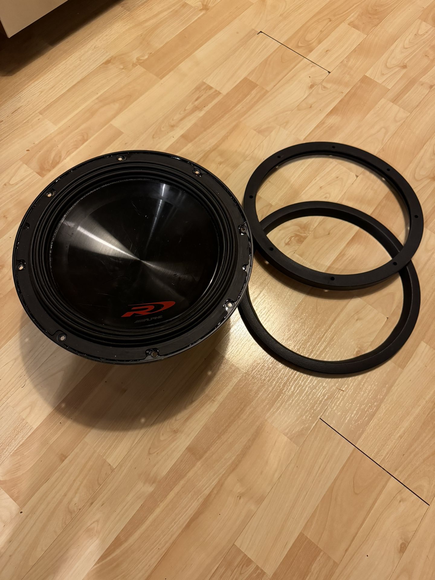Alpine SWR-12D4 12” subwoofer