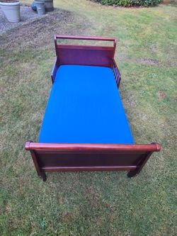 Toddler bed