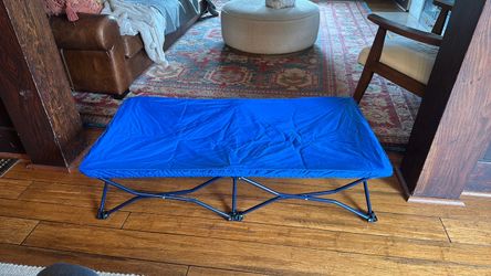 Regalo toddler portable cot with fitted sheet