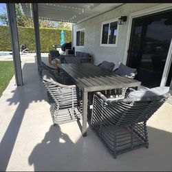 Outdoor Dining Table And 6 Chairs