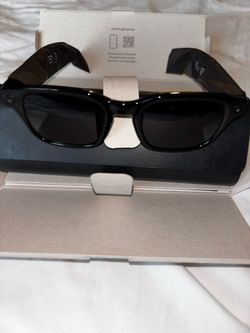 Meta glasses