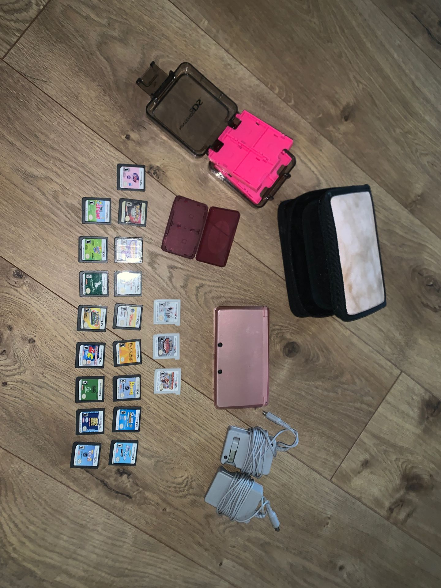 Nintendo 3d ds + games + cases + chargers