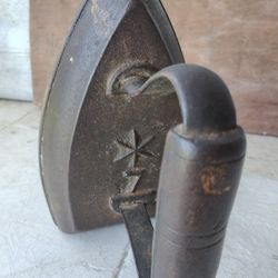 Antique Cast Iron 7 With Star Symbol 