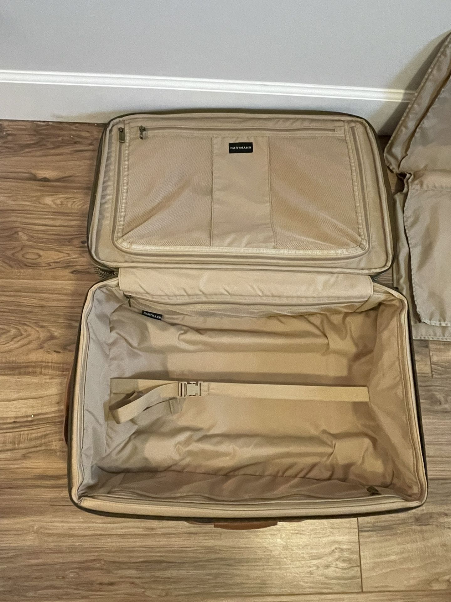 Hartmann Tweed with Belting Leather Trim 22” Upright Carry On Wheeled Suitcase