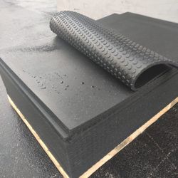🛑 Heavy Duty Rubber Stall Mats 4x6 (3/4" Thick) - Miami 33130. Delivery fee
🛑Perfect for home or commercial gyms, horse stalls, garage, foot traffic