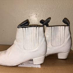 Lightly Used Men’s Folklorico Boots 