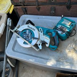 Makita 36v Excellent Condition Batteries And Changer