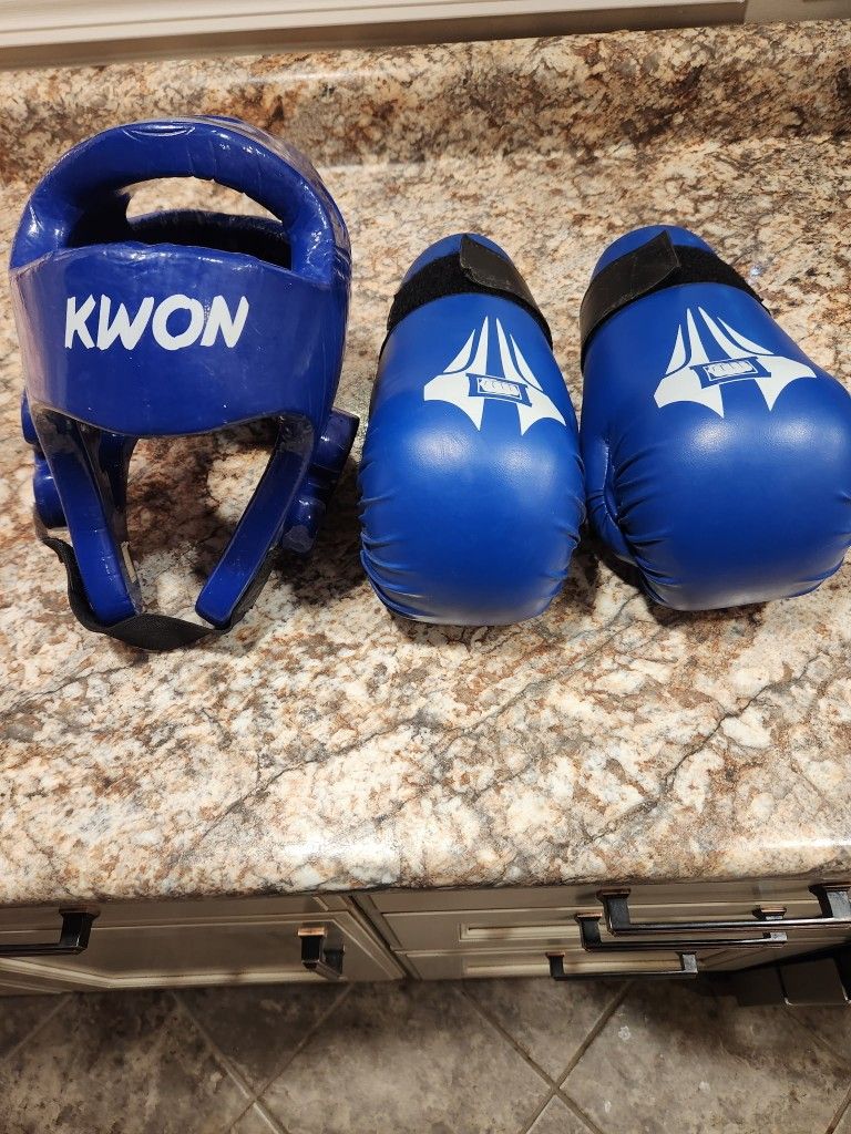 Kwon Sparring Gloves And Head Gear- Youth Size