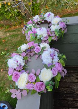 2 artificial wreaths purple & white