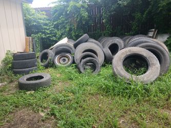 Very used 18 wheeler truck tires
