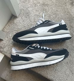 Puma shoes men’s size 11 like new