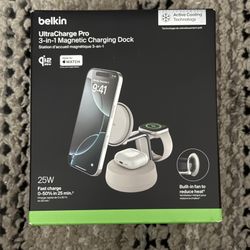 BELKIN 3-in-1 Charging Stand