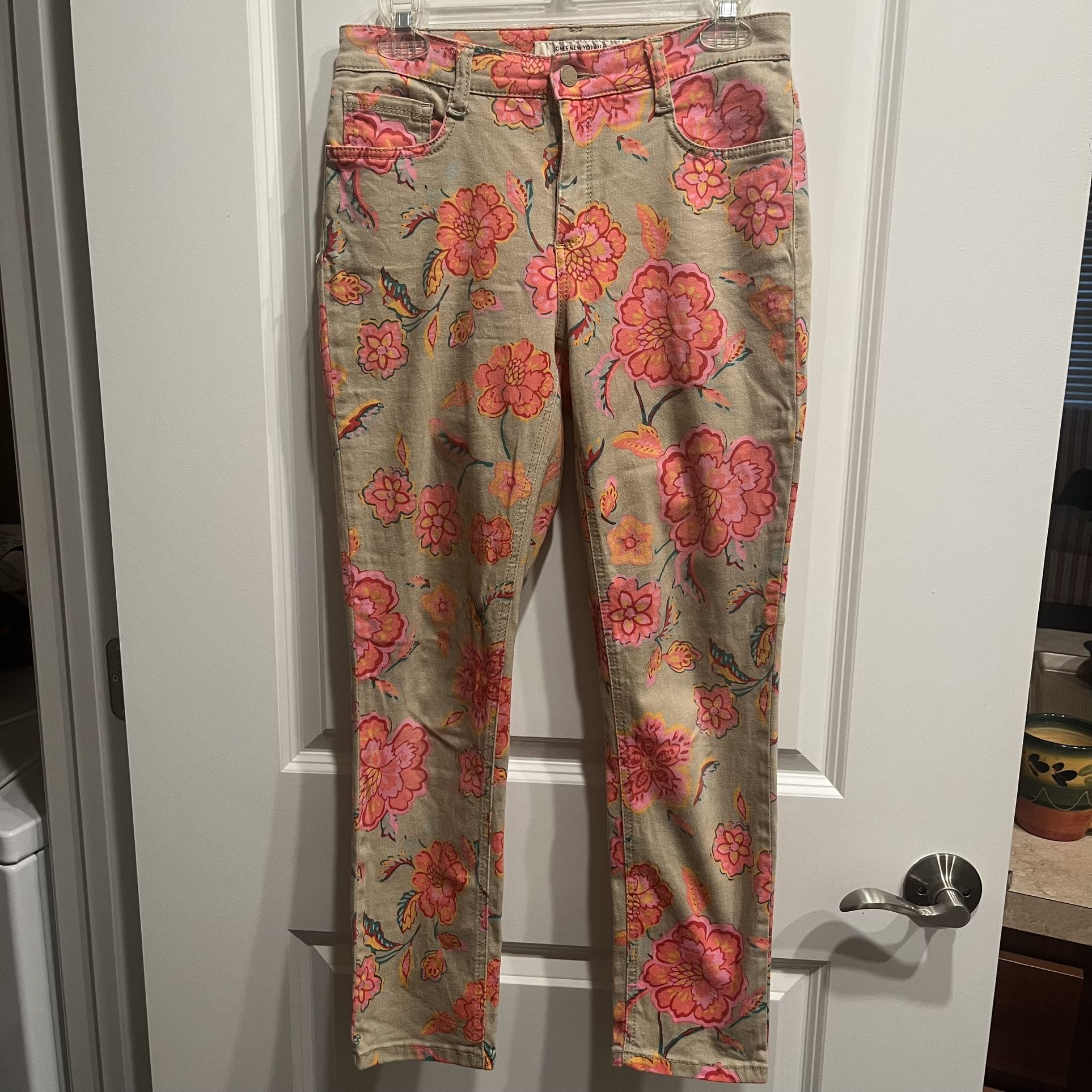 Jones New York Women’s Size 6 SoHo Ankle Floral Jeans.