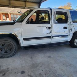 2004 Chevy Suburban Complete Part Out