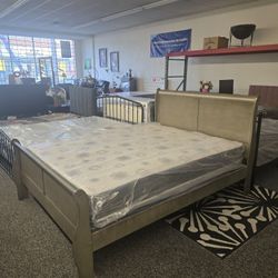 QUEEN SOLID WOOD DISPLAY GREEN OLIVE. WITH MATTRESS & BOX SPRING 