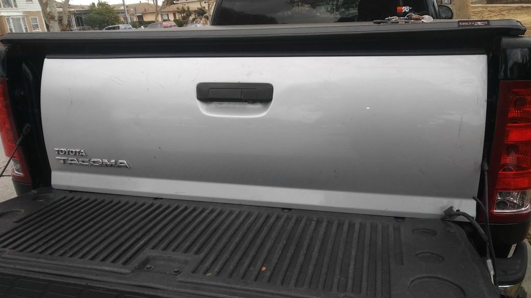 Toyota Tacoma tailgate door 4 2007 to 2014 silver color with camera