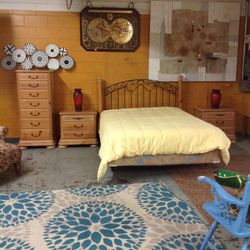Four Piece Bedroom Set With Dual Side Valet by National Mt. Airy For Sale 