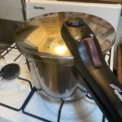 Fagor Splendid 6liter Pressure Cooker 