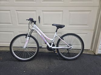 Girls Roadmaster 18 speed