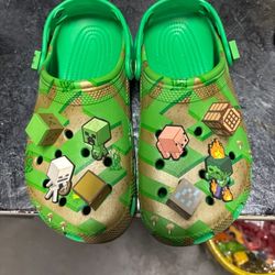 Minecraft Crocs. Casual Shoes for boys or girls sz J6