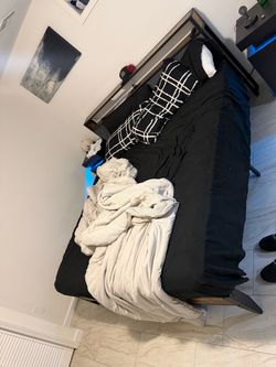 Kind bed frame and mattress