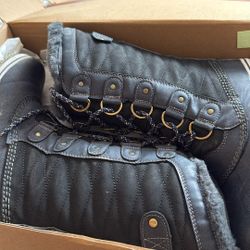 Size 8 Snow Boots
